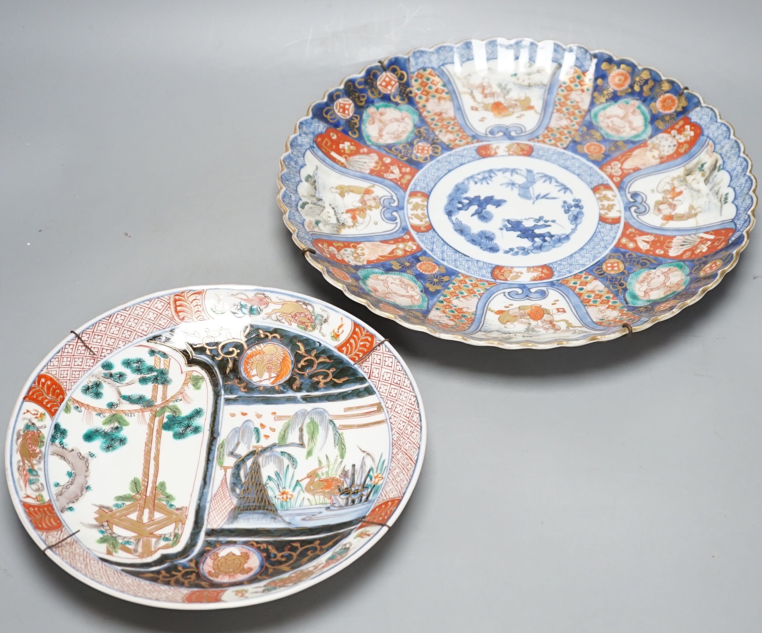 Two Japanese Imari wall plates, Meiji period - largest 35cm diameter